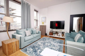 Penarth Coastal Ground Floor Flat Sleeps 8, Dog Friendly, Parking, 2 double bedrooms, Close to Cardiff & Cardiff Bay, Welcome Breakfast Hamper Included